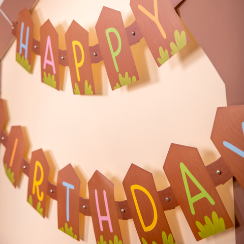 Gimtadienio dekoracija „Ferma“ su medinių lentelių dizainu Fermos girlianda Happy Birthday, 182 × 17 cm