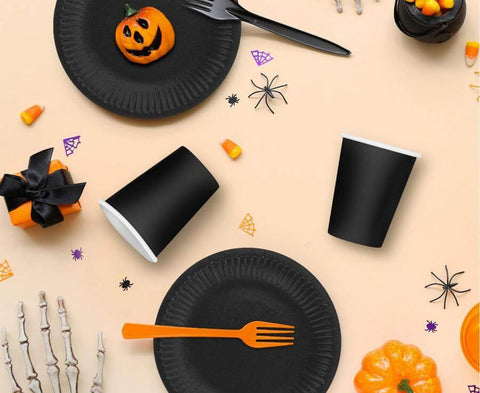 juodi popieriniai puodeliai