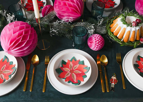 Metalinė aukso spalvos žvakidė