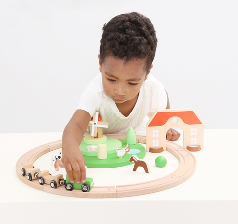 mediniai žaislai traukinys ūkio gyvūnai dovanos vaikams pigūs žaidimai kokybiški žaislai