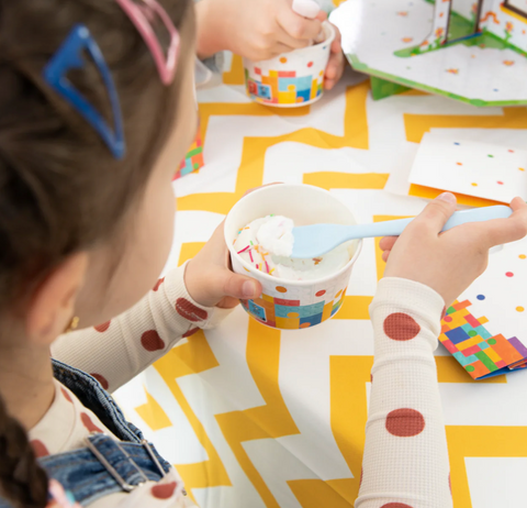 Saldējuma un kārumu konteineri "Block Party"