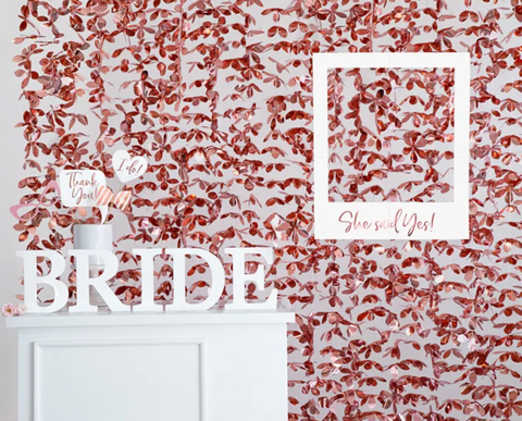 geliu uzuolaida girlianda dekoracija sventei mergvakariui