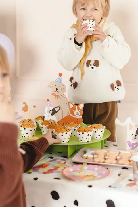 gimtadienio dekoracijos suniuku tema stovas keksiukams skanestams