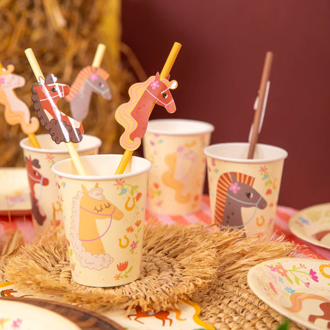 šiaudeliai arkliukų tema ūkio tema dekoracijos gitmadieniui