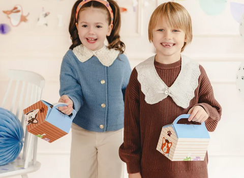 skanestu dezutes suniuku tema tortui saldainiams sveciu dovanos simboliskos dovaneles vaiku gimtadieniui